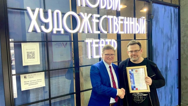 Министр культуры Челябинской области поздравил художественного руководителя НХТ Евгения Михайловича Гельфонда с юбилеем: