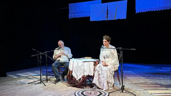 Сказки, гусли, игра голосом — фестиваль «Человек театра» открылся уникальным спектаклем